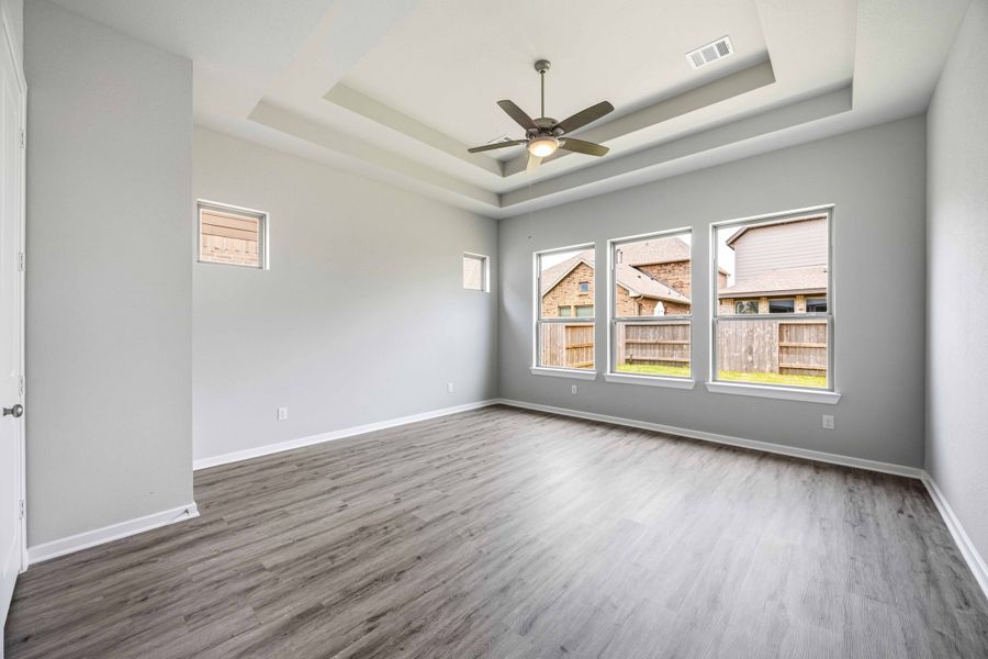 Spacious, unfurnished interior of a new home in Canterra Creek  60', Rosharon (Image 32).