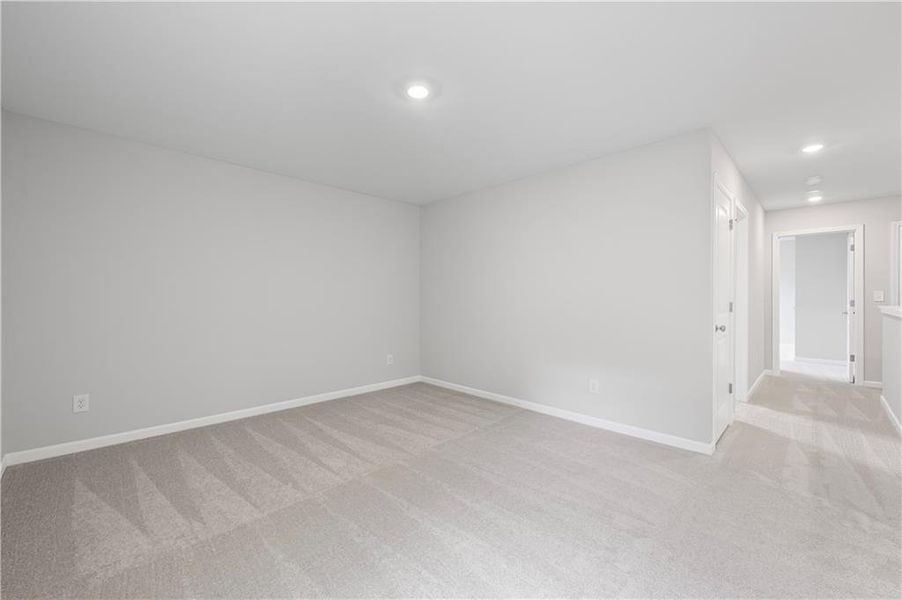 Spacious, unfurnished interior of a new home in Avery Ridge, Gainesville (Image 5).