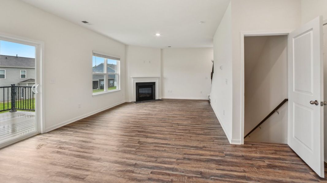 Spacious, unfurnished interior of a new home in Archer's Pointe, Johnson City (Image 13).