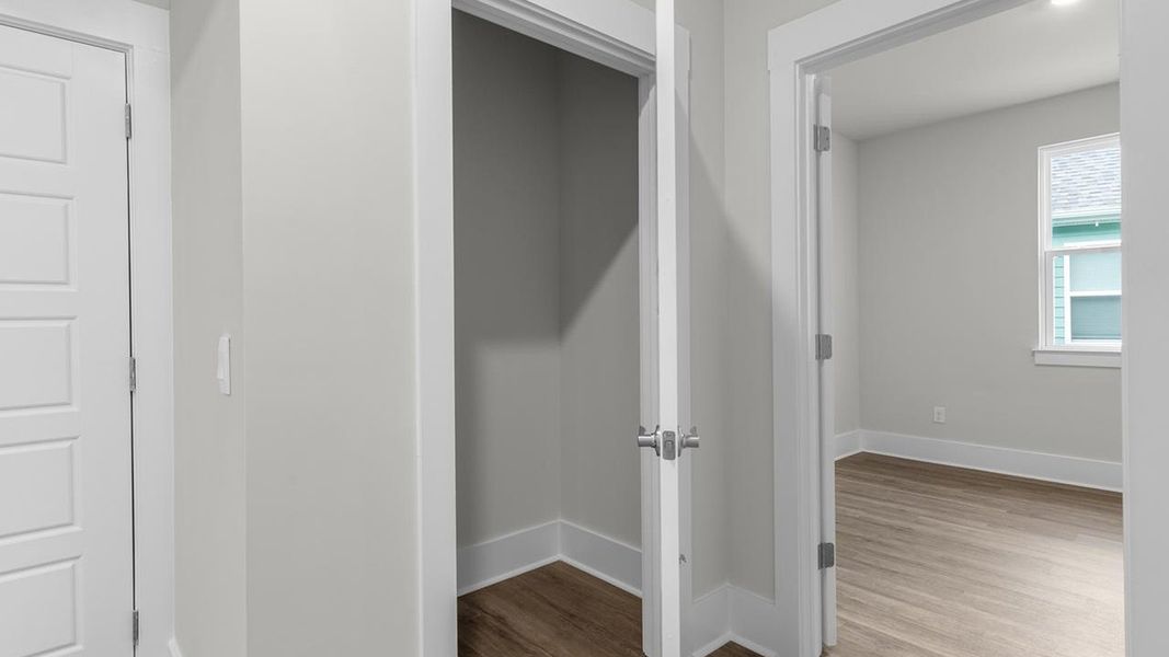 Spacious, unfurnished interior of a new home in Rolling Hills, Bolivia (Image 21).