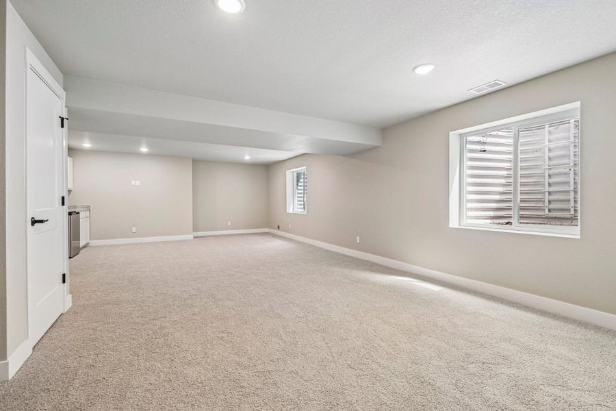 Spacious, unfurnished interior of a new home in Country Club Reserve – Fort Collins, Fort Collins (Image 37).