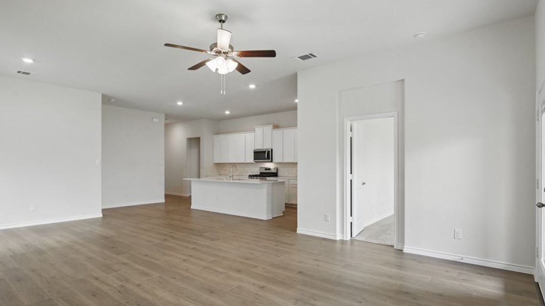 Spacious, unfurnished interior of a new home in Lakewood Trails, Forney (Image 12).