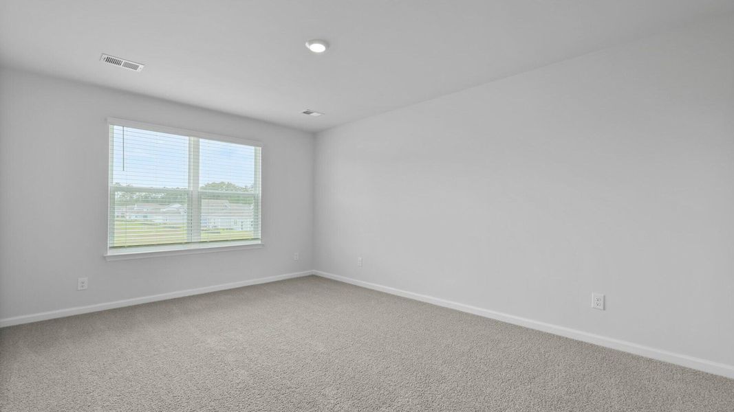 Spacious, unfurnished interior of a new home in Carolina Groves, Moncks Corner (Image 29).