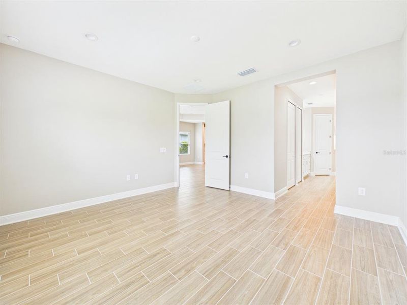 Spacious, unfurnished interior of a new home in , Sarasota (Image 69). Spacious, unfurnished interior of a new home in , Sarasota (Image 69).