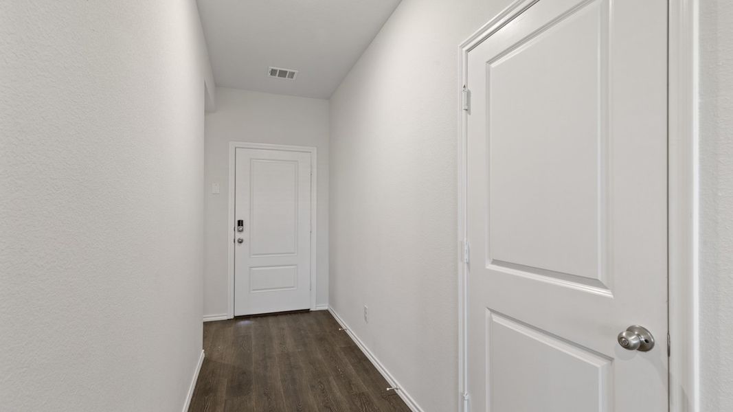 Spacious, unfurnished interior of a new home in Stonewyck Farms, Ennis (Image 26).
