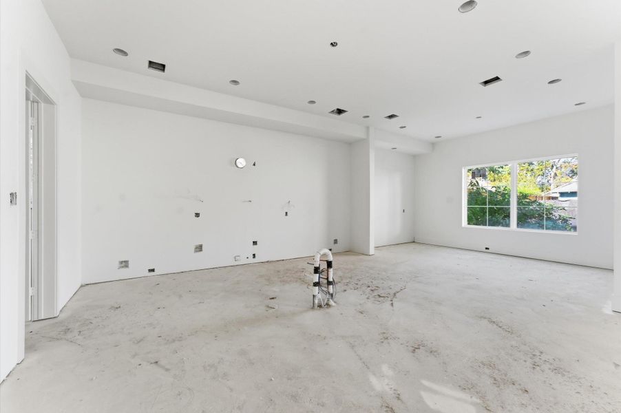 Kitchen and dining area. Kitchen and dining area.