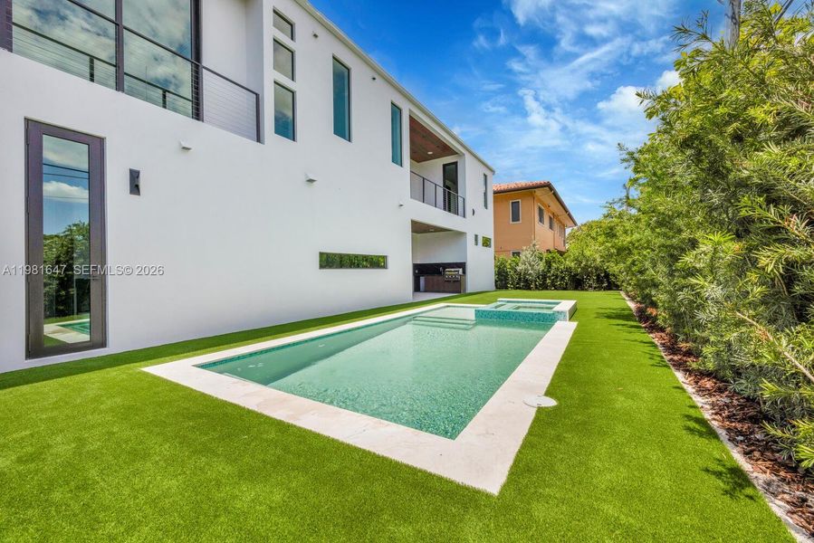 Exterior details and patio area of a home in , Miami (Image 44).