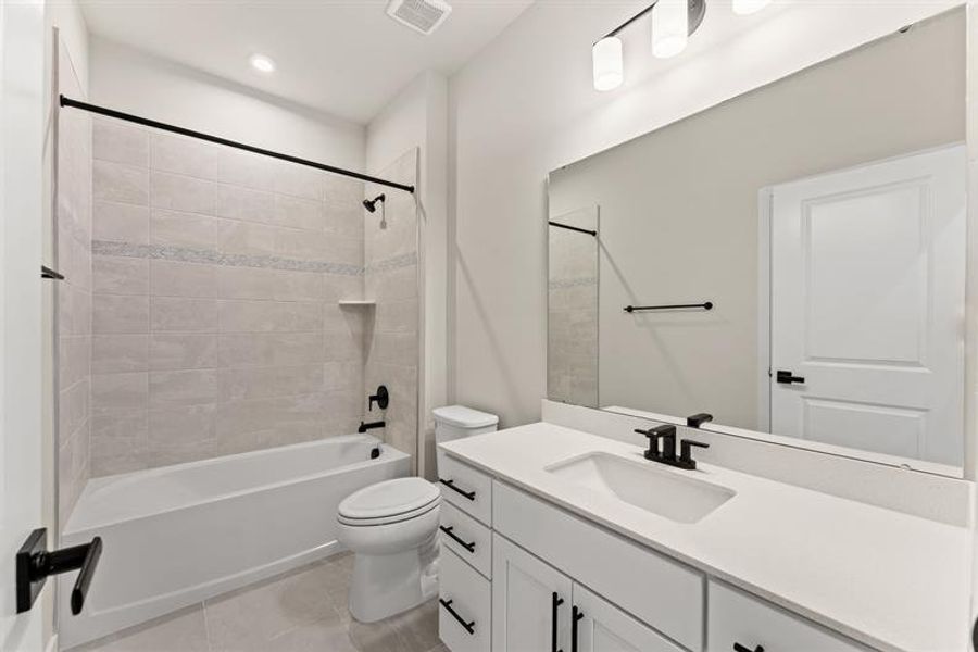 Furnished interior view inside a new home in Indigo Bay, Myrtle Beach (Image 9).