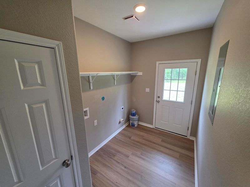 Spacious, unfurnished interior of a new home in , Lovelady (Image 13).