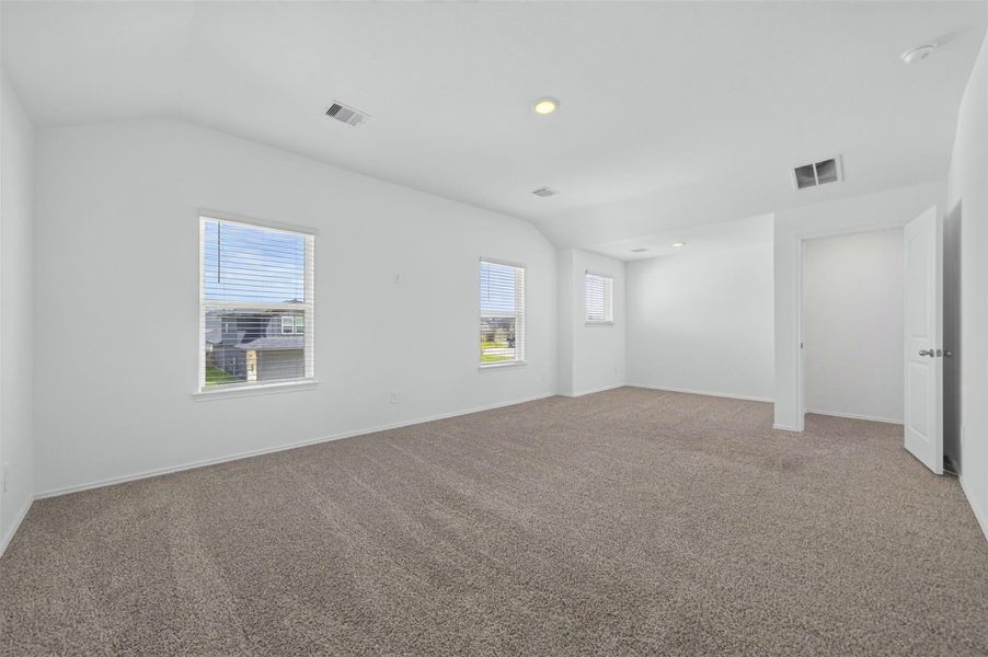 Spacious, unfurnished interior of a new home in , Houston (Image 46).