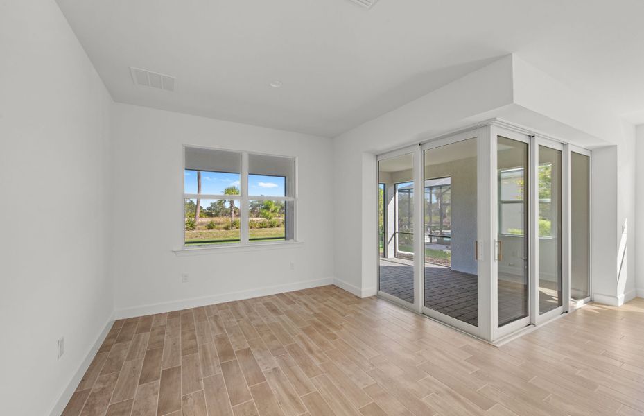 Spacious, unfurnished interior of a new home in TerraWalk at Babcock Ranch, Alva (Image 15).
