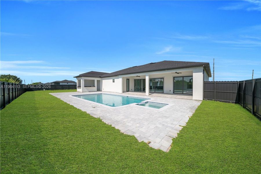 Exterior details and patio area of a home in , Cape Coral (Image 30).