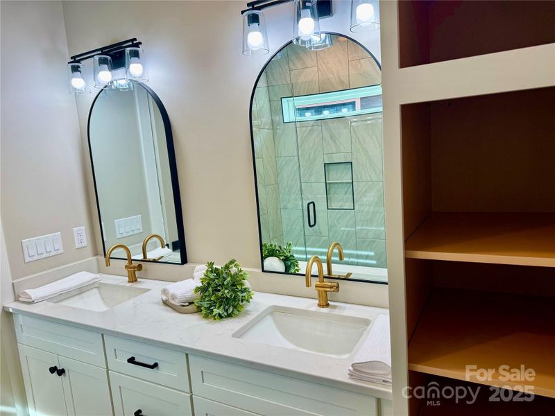 Double vanity is stunning Double vanity is stunning