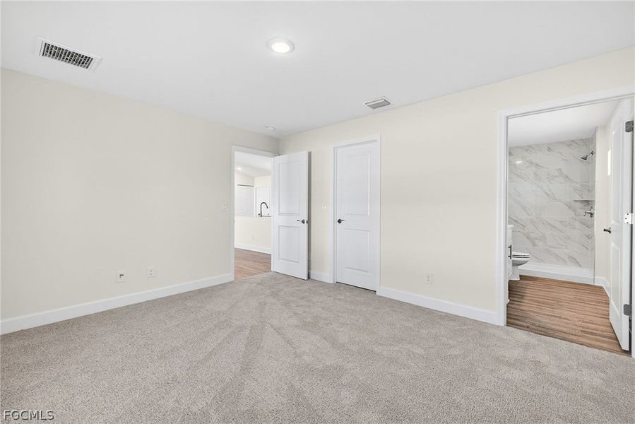 Spacious, unfurnished interior of a new home in Cape Coral, Cape Coral (Image 18).