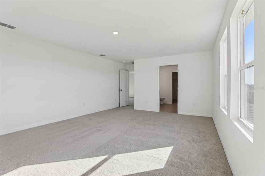 Spacious, unfurnished interior of a new home in Tyson Reserve, St. Cloud (Image 19).