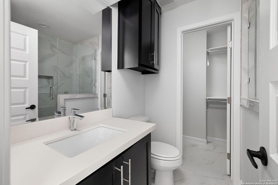 Furnished interior view inside a new home in , Weslaco (Image 4).