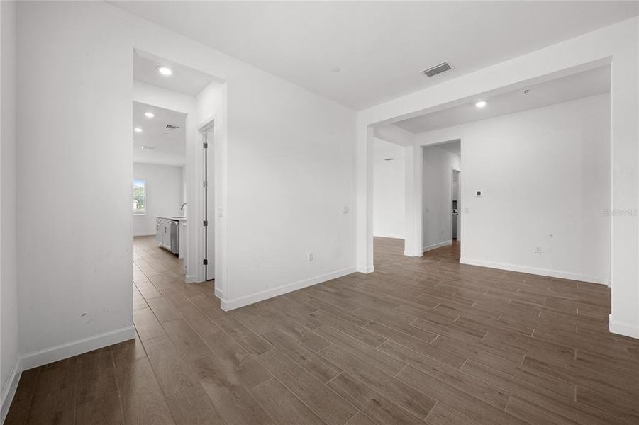 Spacious, unfurnished interior of a new home in Calusa Country Club, Lakewood Ranch (Image 32).