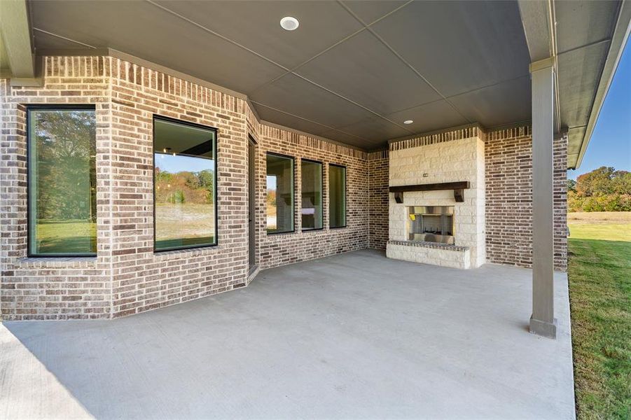 Exterior details and patio area of a home in King Crossing Estates, Van Alstyne (Image 31). Exterior details and patio area of a home in King Crossing Estates, Van Alstyne (Image 31).