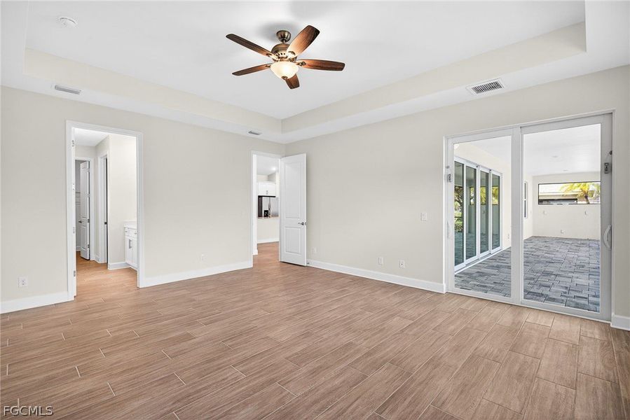 Spacious, unfurnished interior of a new home in Cape Coral, Cape Coral (Image 16).