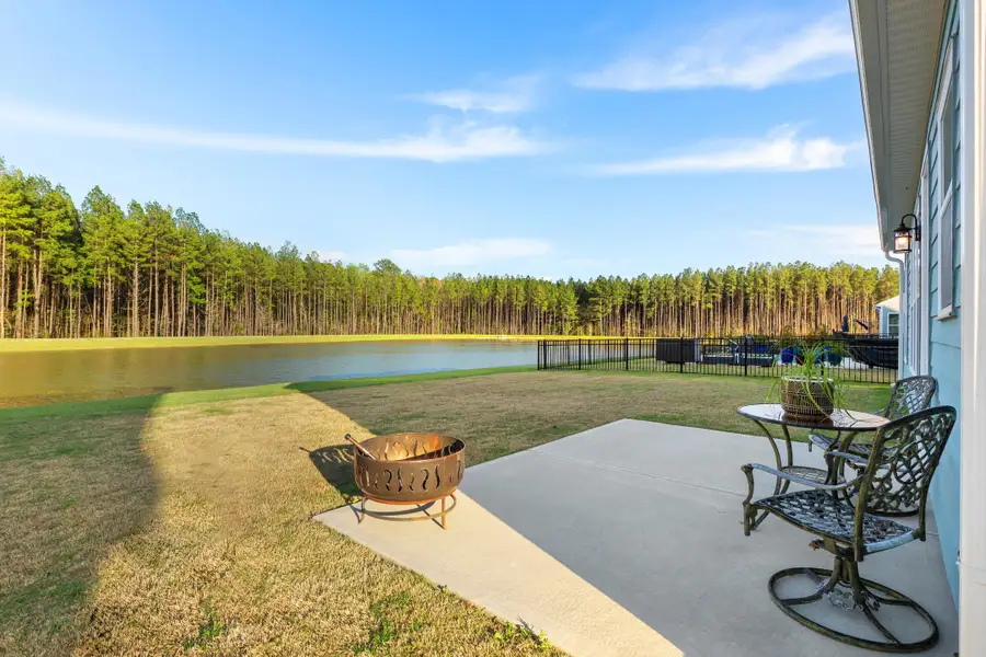 Exterior details and patio area of a home in , Ravenel (Image 4).