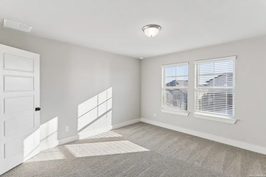 Spacious, unfurnished interior of a new home in Autry Pond, San Antonio (Image 21).