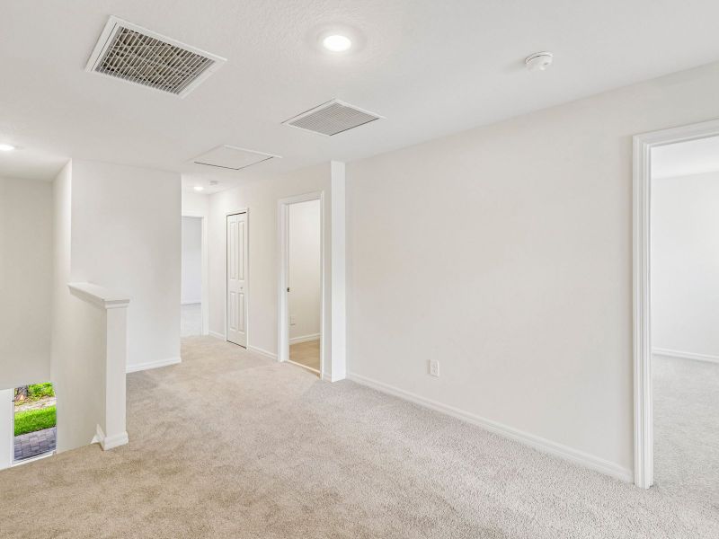 Spacious, unfurnished interior of a new home in Bradford Park, Ormond Beach (Image 9).