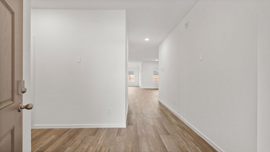 Spacious, unfurnished interior of a new home in Sunterra, Katy (Image 12).