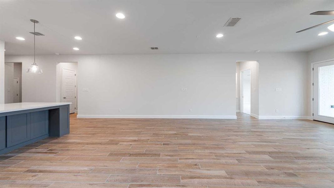 Spacious, unfurnished interior of a new home in Walsh Ranch 55', Fort Worth (Image 16).