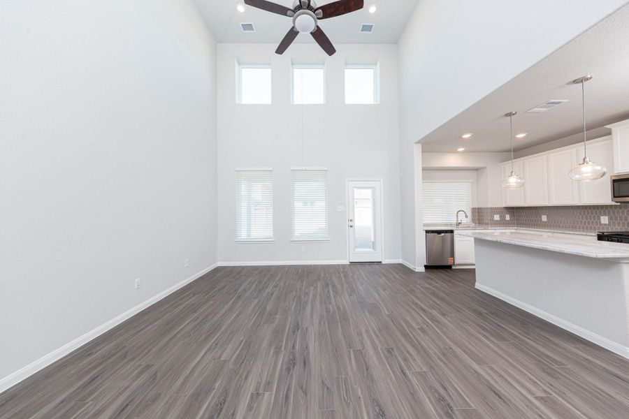 Spacious, unfurnished interior of a new home in Bluestem, Brookshire (Image 11).