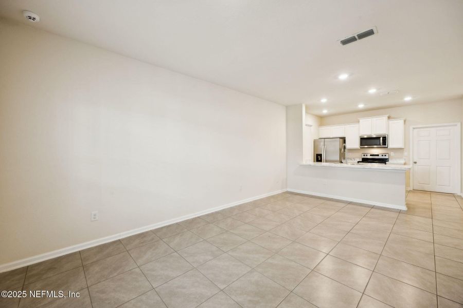 Spacious, unfurnished interior of a new home in , Yulee (Image 12).