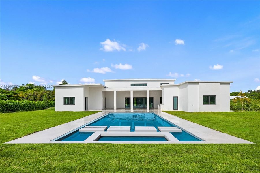 Image 33 of a home in .