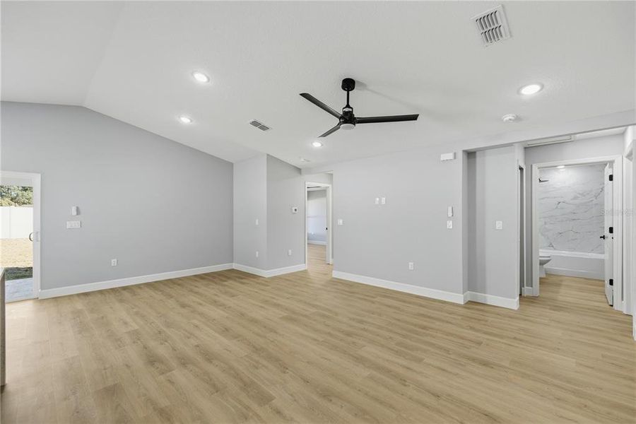 Spacious, unfurnished interior of a new home in , Ocala (Image 24).