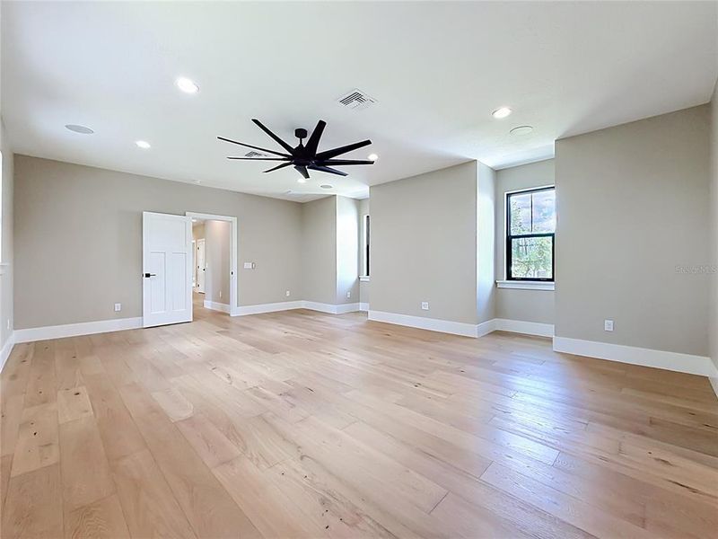 Spacious, unfurnished interior of a new home in , Howey-in-the-Hills (Image 41).