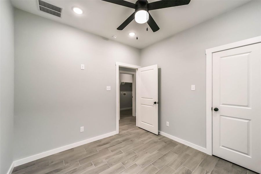 Spacious, unfurnished interior of a new home in , Conroe (Image 16).