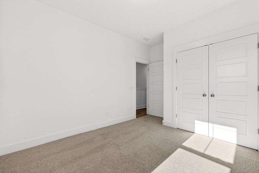 Spacious, unfurnished interior of a new home in , Summerville (Image 23).