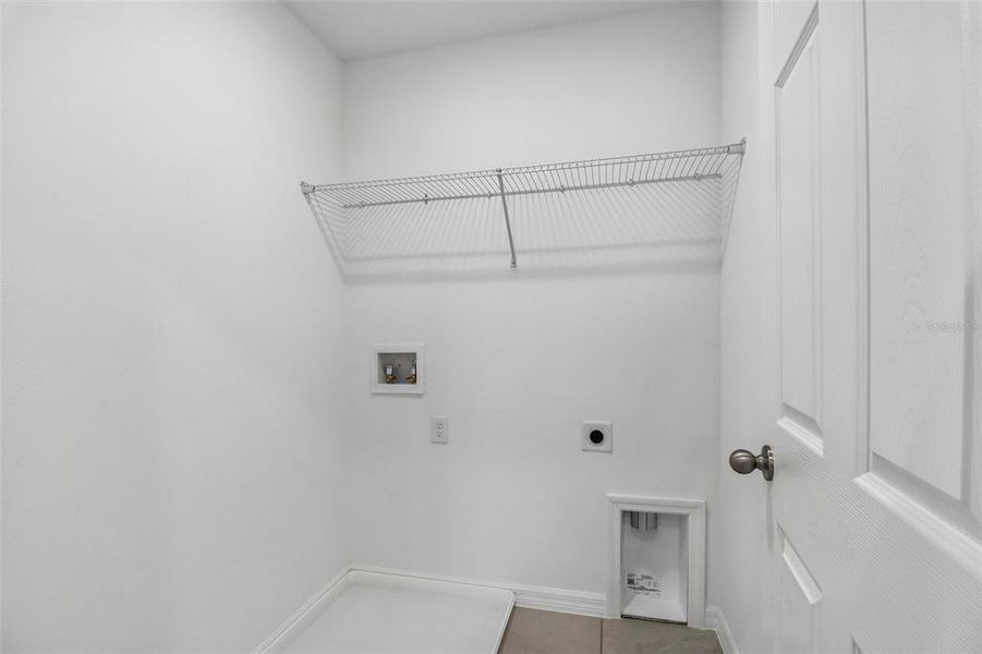 Spacious, unfurnished interior of a new home in Beresford Woods, Deland (Image 15).