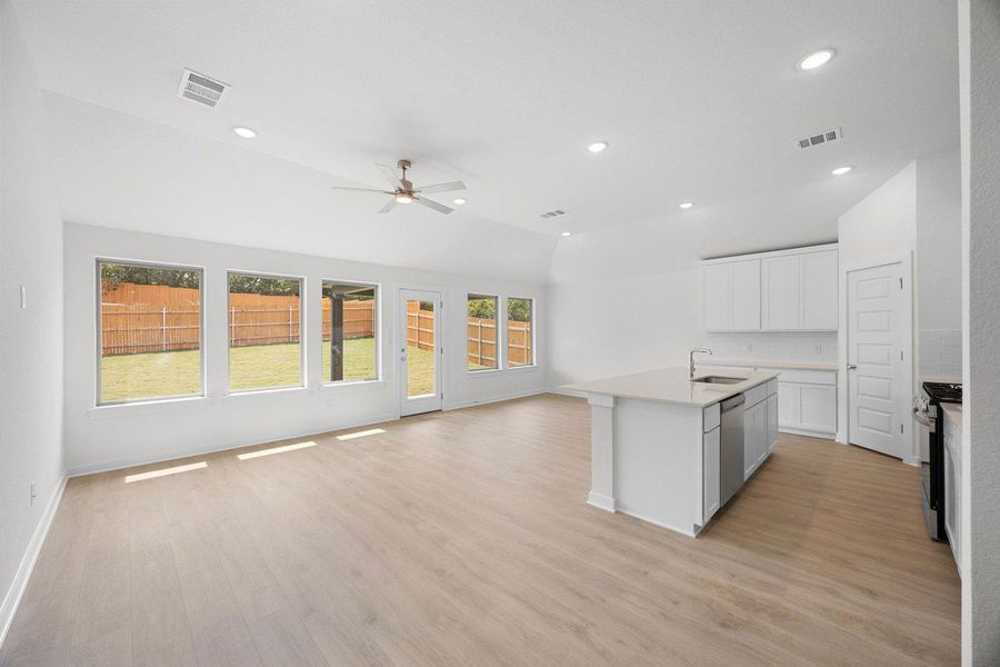 Spacious, unfurnished interior of a new home in Prairie Winds, Hutto (Image 12).