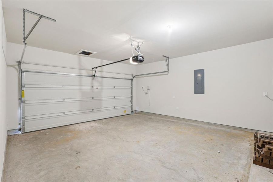 Spacious, unfurnished interior of a new home in Kingdom Heights, Rosenberg (Image 19). Spacious, unfurnished interior of a new home in Kingdom Heights, Rosenberg (Image 19).