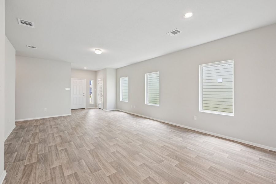 Spacious, unfurnished interior of a new home in Cascade, Liberty Hill (Image 12).