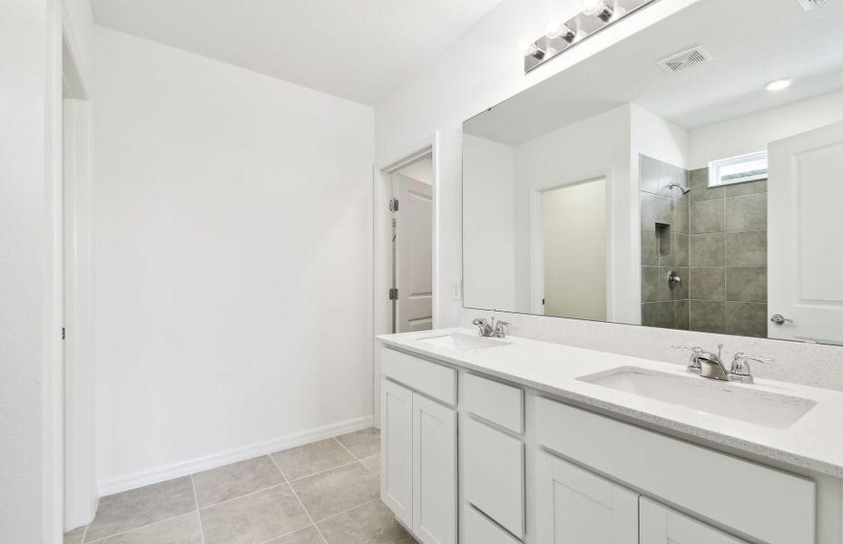 Owner's Bathroom w/Dual
Sinks