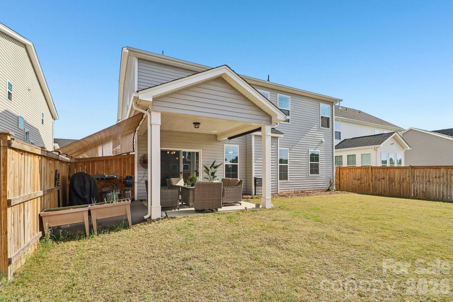 Exterior details and patio area of a home in Hadleigh Park, Lexington (Image 4).