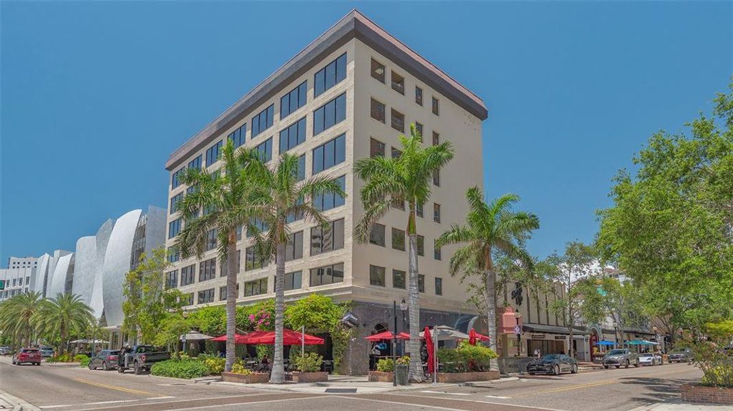 Front exterior of a new home in , Sarasota, FL, highlighting curb appeal (Image 33).