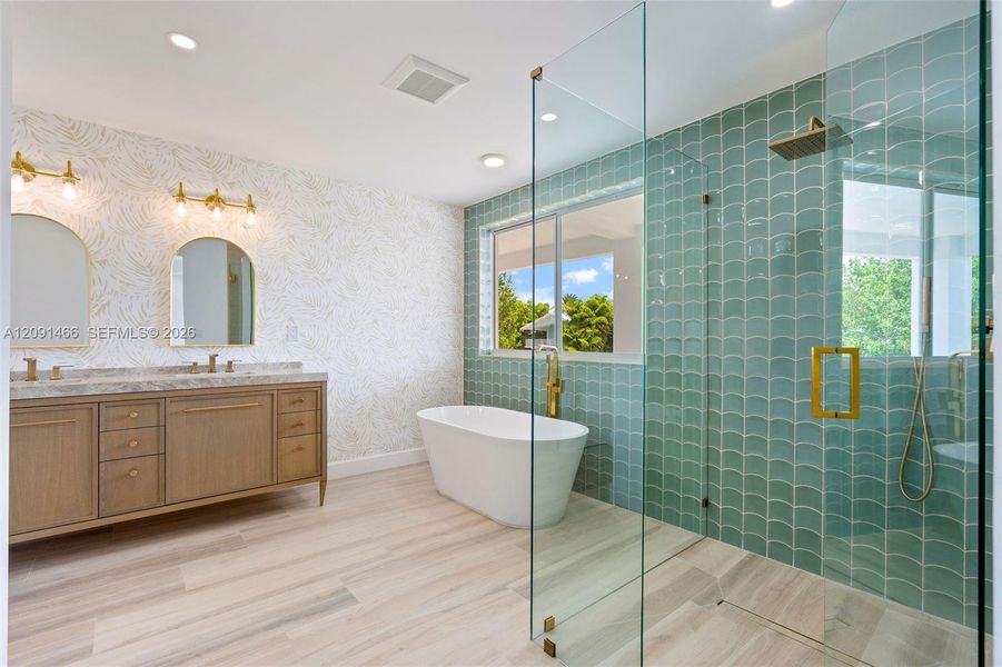 Furnished interior view inside a new home in , Tavernier (Image 9).