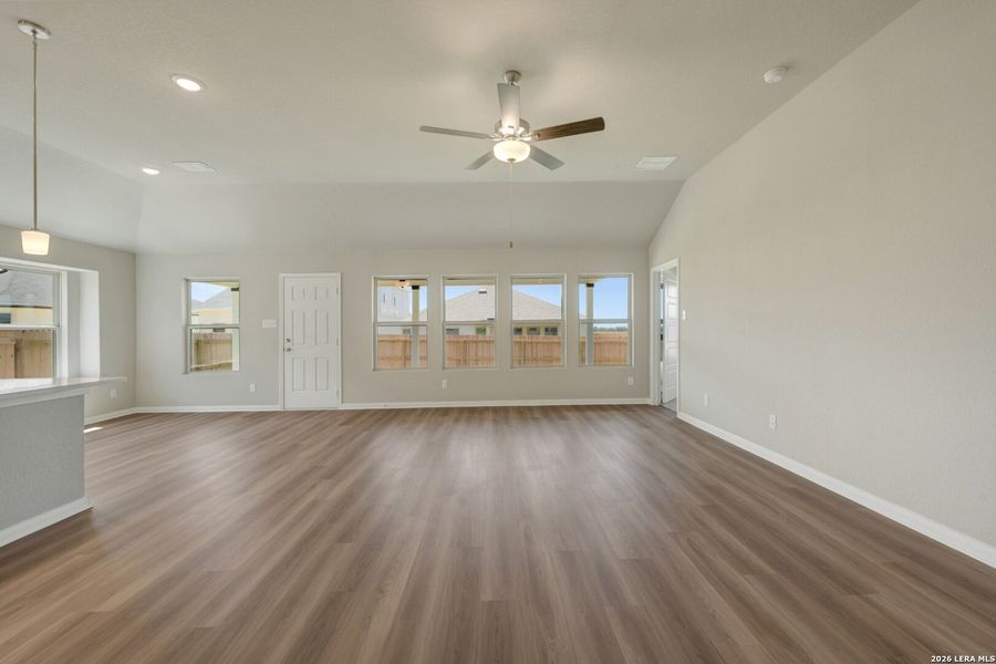Spacious, unfurnished interior of a new home in Greenspoint Heights, Seguin (Image 13).
