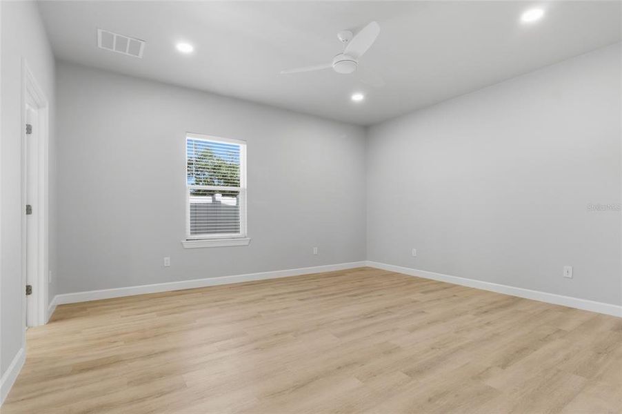 Spacious, unfurnished interior of a new home in , St. Petersburg (Image 36).