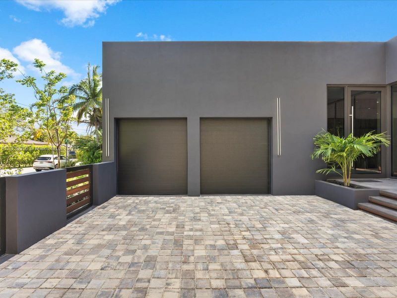 Exterior details and patio area of a home in , Miami (Image 47).