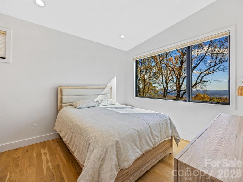 Bedroom 2 upstairs. Southern views! Bedroom 2 upstairs. Southern views!