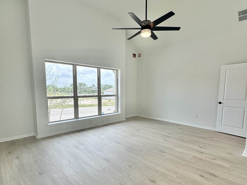 Spacious, unfurnished interior of a new home in Sage Hollow, Kyle (Image 10).