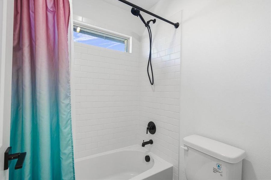 Furnished interior view inside a new home in Monterra, Fate (Image 29).