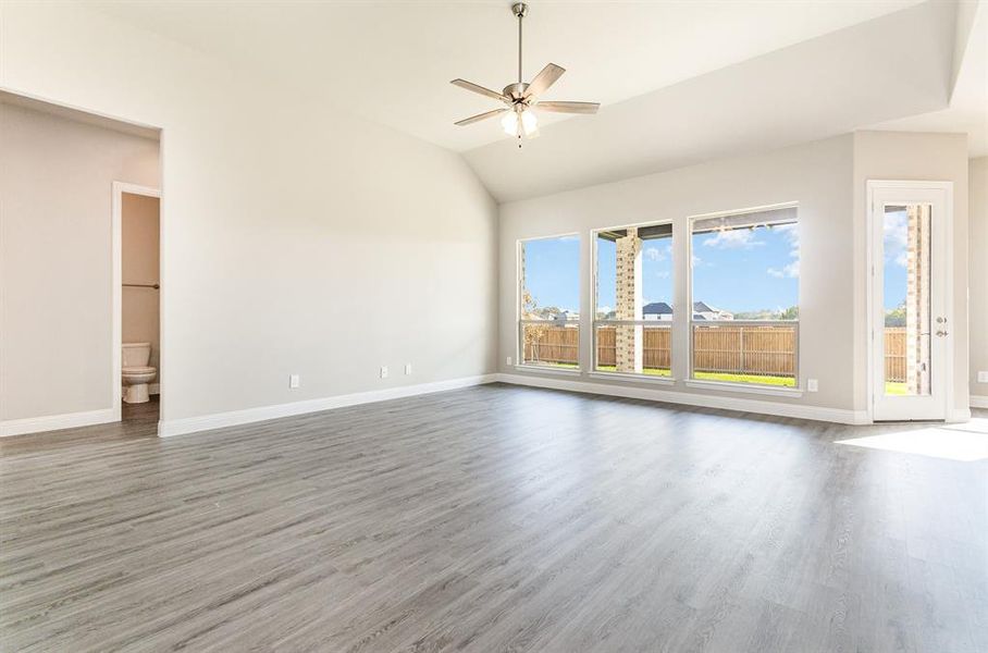Spacious, unfurnished interior of a new home in Ten Mile Creek Estates, DeSoto (Image 19).